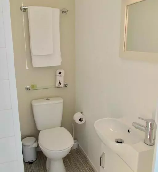 اتاق استاندارد یک نفره, Westward B&b