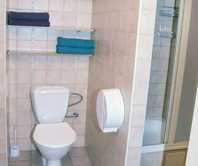Standard Kolmen Hengen Huone Jaettu kylpyhuone, Dizzy Daisy Hostel
