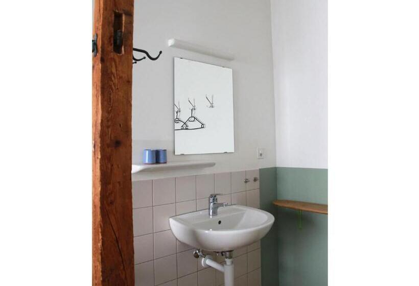 غرفة قياسية حمام مشترك, Basel Backpack