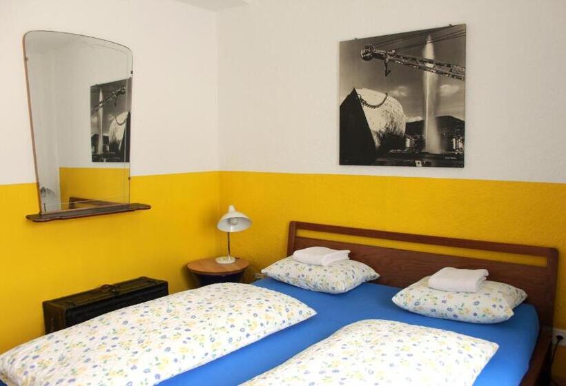 غرفة قياسية حمام مشترك, Basel Backpack