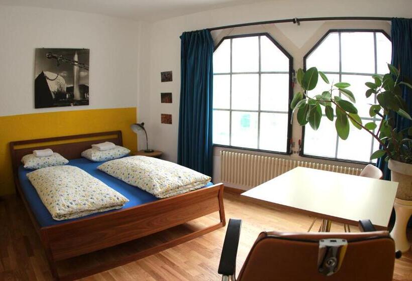 غرفة قياسية حمام مشترك, Basel Backpack