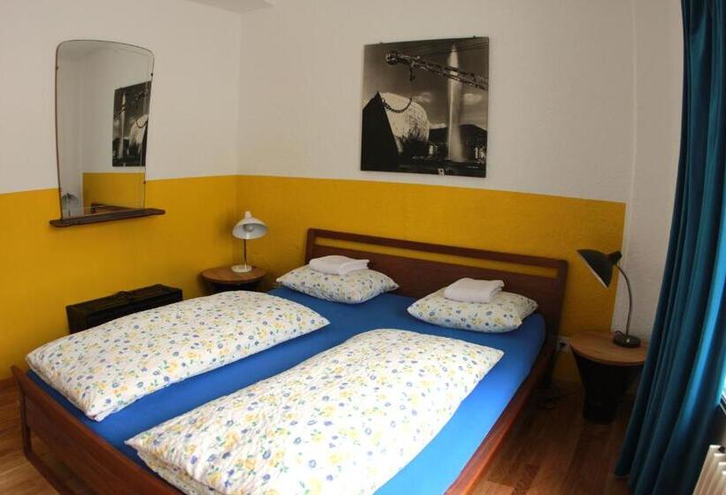 غرفة قياسية حمام مشترك, Basel Backpack