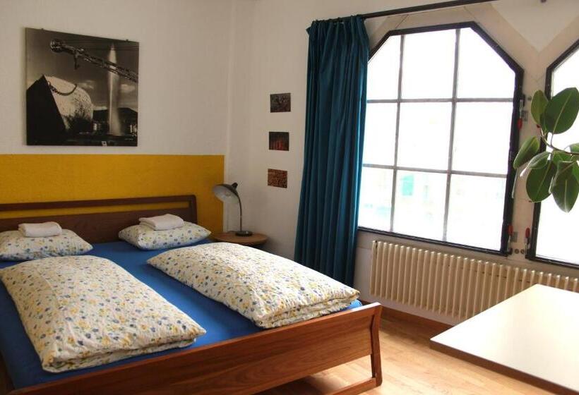 غرفة قياسية حمام مشترك, Basel Backpack