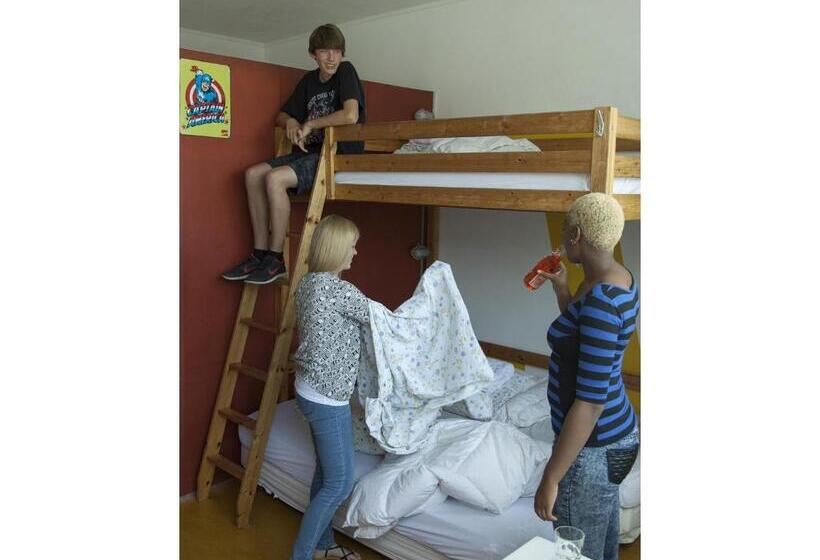 سرير فى غرفة مشتركه, Basel Backpack