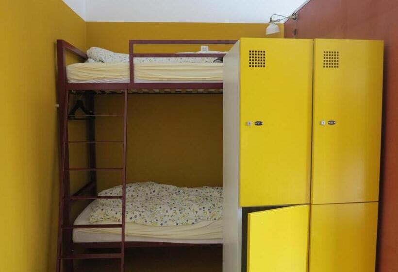 سرير فى غرفة مشتركه, Basel Backpack