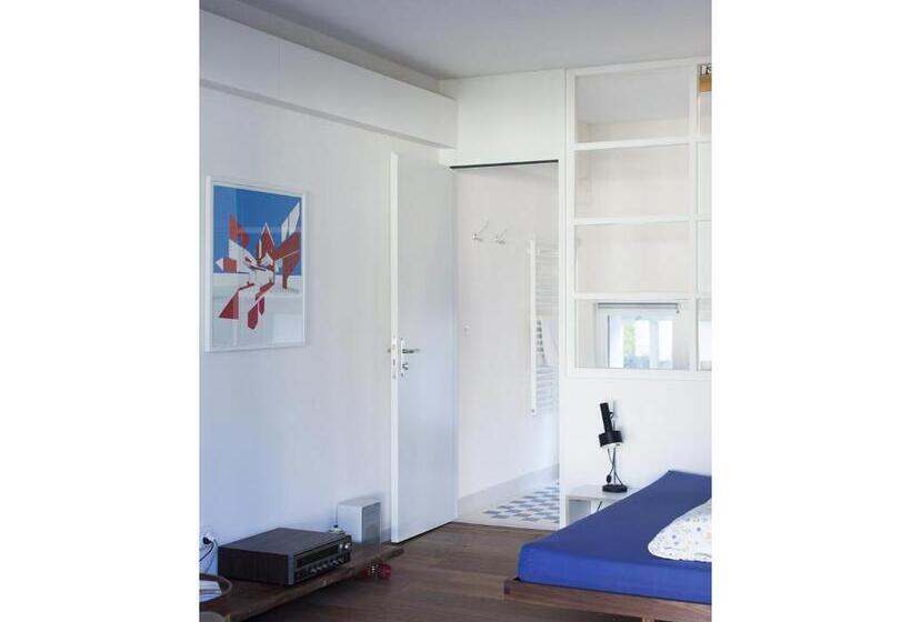 غرفة قياسية, Basel Backpack