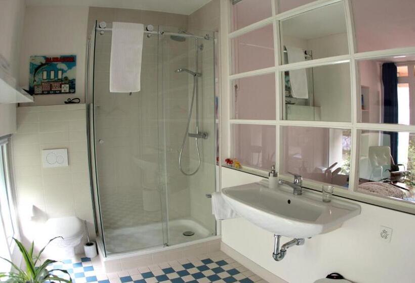 غرفة قياسية, Basel Backpack