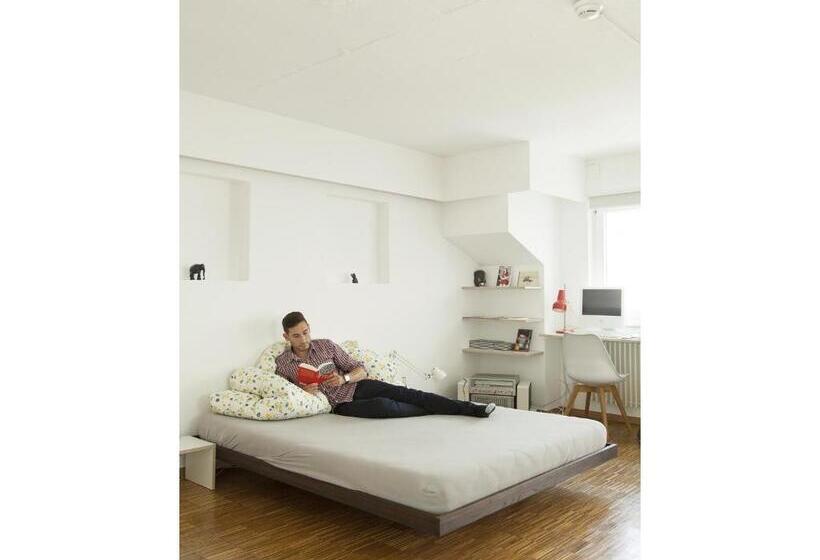 غرفة قياسية, Basel Backpack