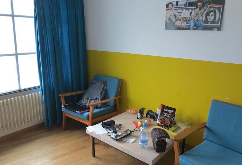 غرفة قياسية, Basel Backpack