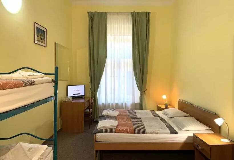 Standard Neljän Hengen Huone, Pension City Center