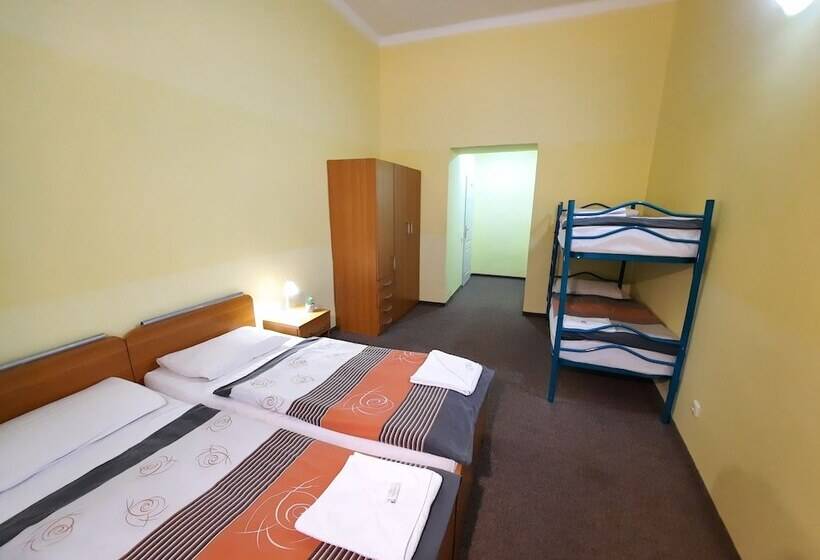 اتاق استاندارد چهار تخته, Pension City Center