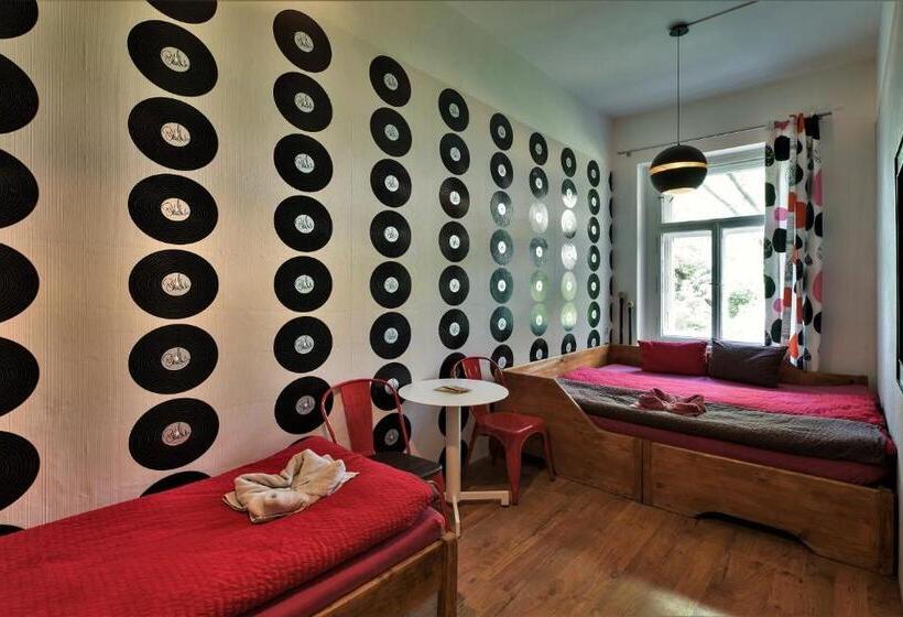 Quarto Triplo Estandar Banheiro Compartilhado, Hostel Elf