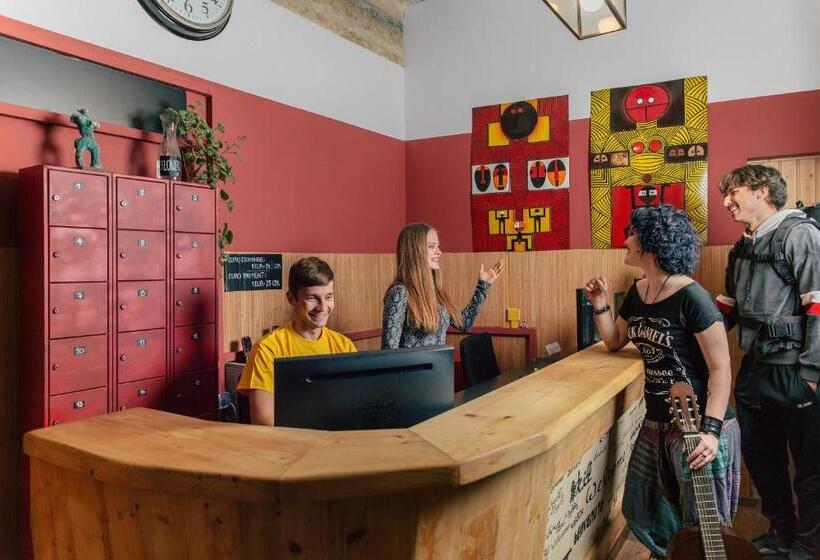 Quarto Triplo Estandar, Hostel Elf