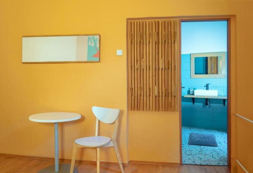 Quarto Triplo Estandar, Hostel Elf