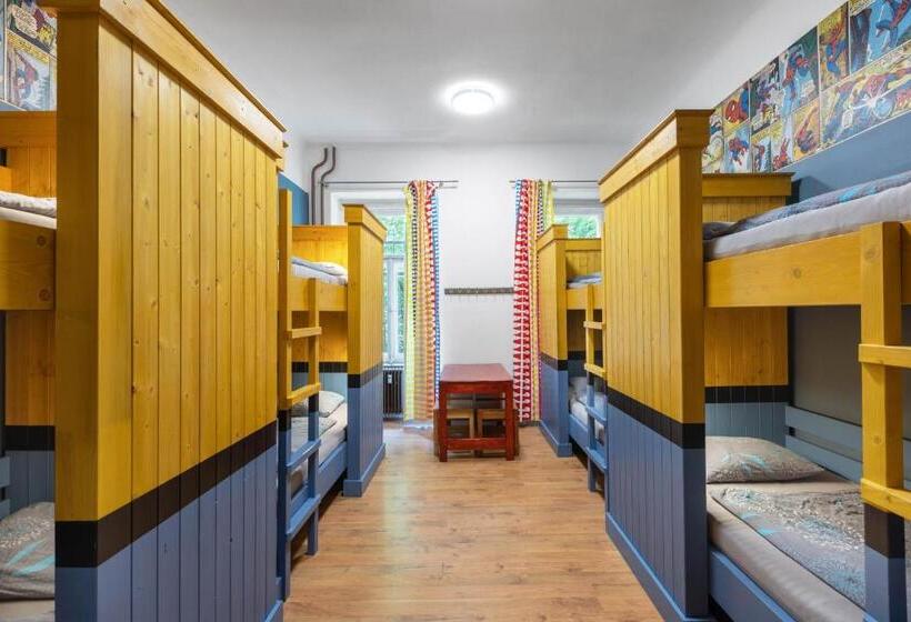 Cama em Quarto Compartilhado, Hostel Elf