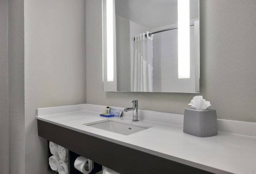 جناح, Holiday Inn Express Hotel & Suites Kansas City Grandview, An Ihg