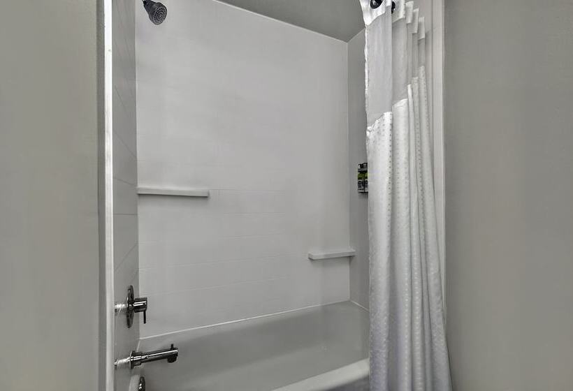 جناح, Holiday Inn Express Hotel & Suites Kansas City Grandview, An Ihg