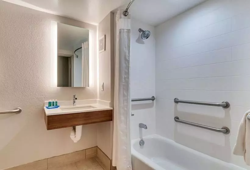 Sviitti Liikuntarajoitteisille, Holiday Inn Express Hotel & Suites Lake Elsinore, An Ihg