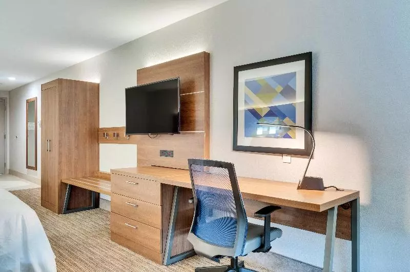 Standard-huone King-vuode, Holiday Inn Express Hotel & Suites Lake Elsinore, An Ihg