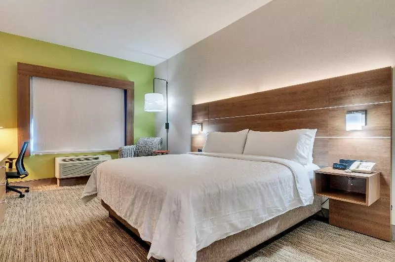Standard-huone King-vuode, Holiday Inn Express Hotel & Suites Lake Elsinore, An Ihg