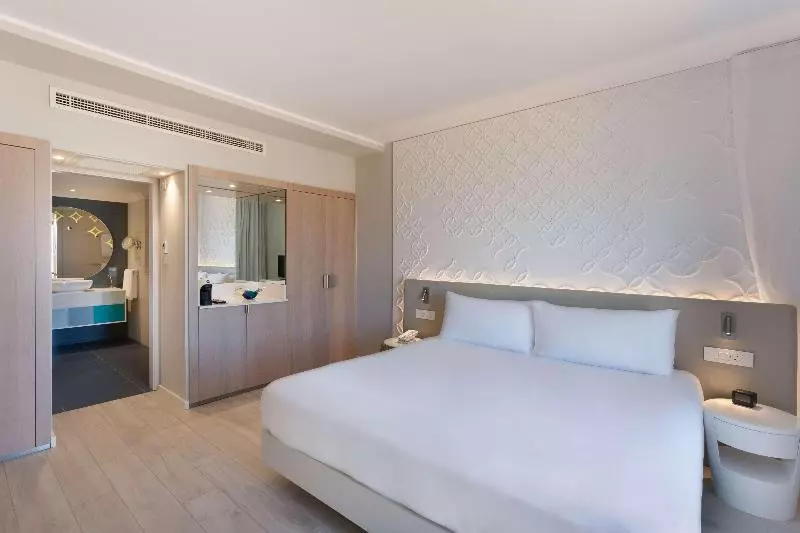 Standard-huone King-vuode, Holiday Inn Express Hotel & Suites Lake Elsinore, An Ihg