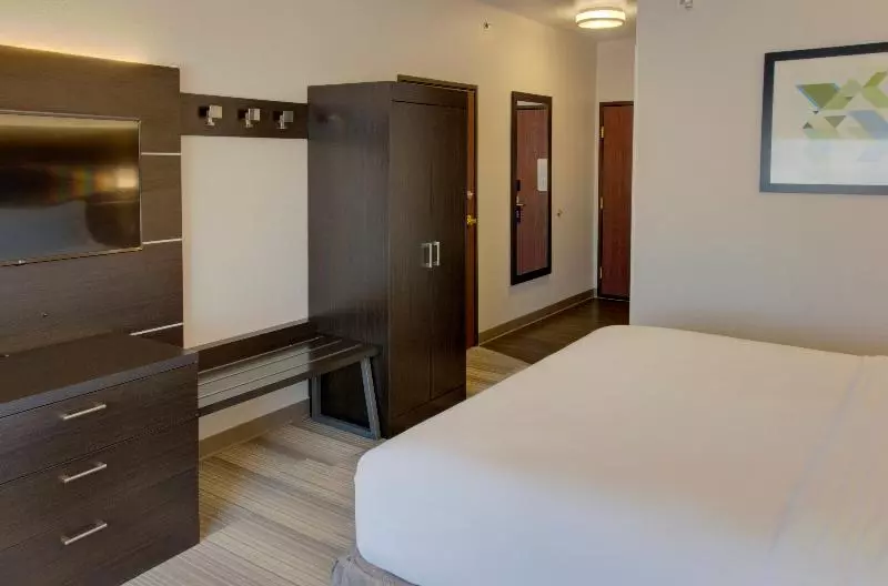 キングサイズベッドのエクゼクティブルーム, Holiday Inn Express & Suites Le Mars, An Ihg