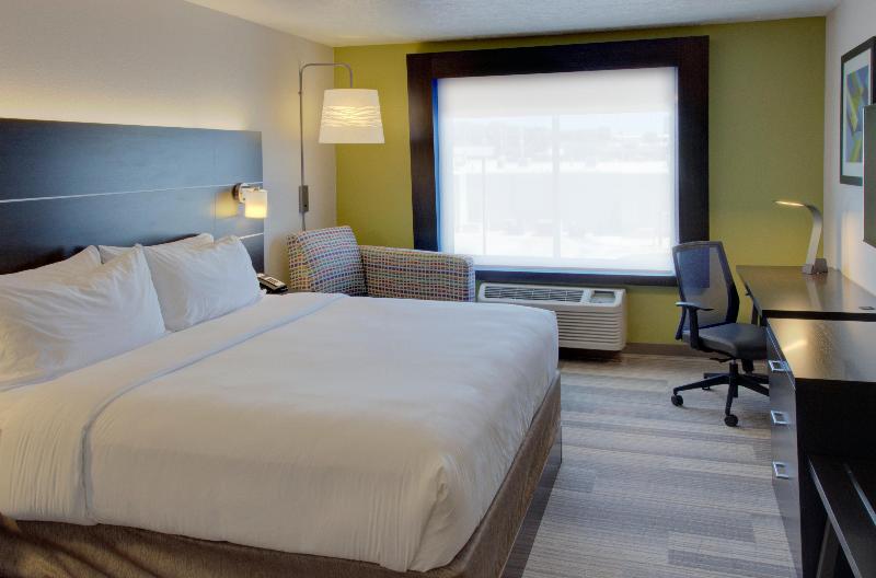 带大床的行政房间, Holiday Inn Express & Suites Le Mars, An Ihg