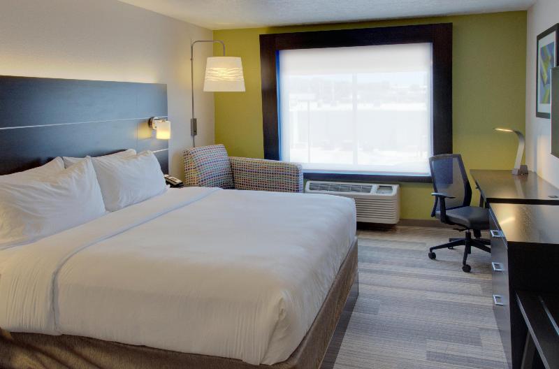 带大床的套房, Holiday Inn Express & Suites Le Mars, An Ihg