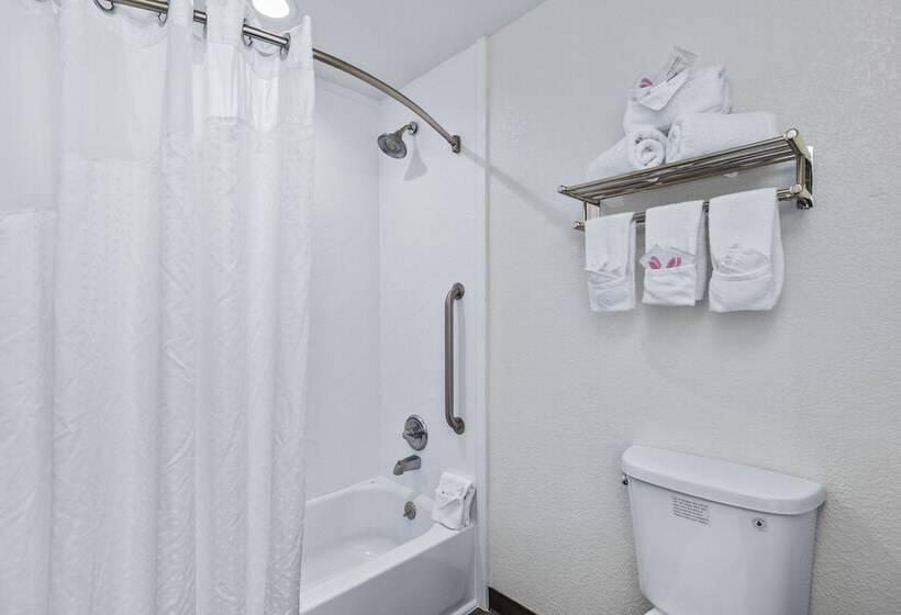 جناح, Holiday Inn Express Hotel & Suites Lucedale, An Ihg