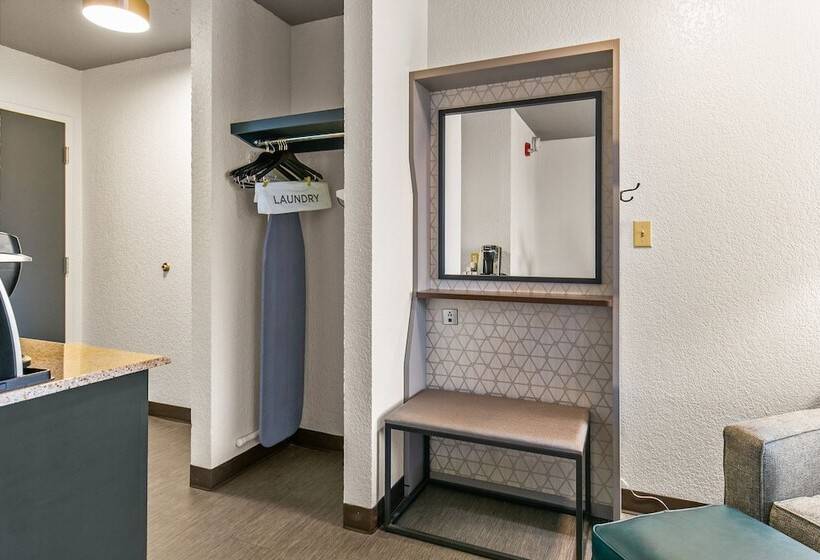 جناح, Holiday Inn Express Hotel & Suites Lucedale, An Ihg