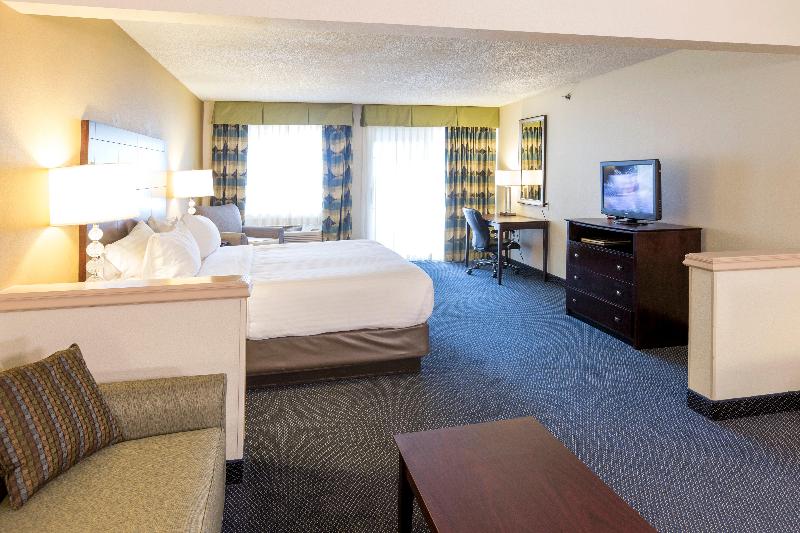 Люкс Кровать Кинг, Holiday Inn Express Hotel & Suites Saint Joseph, An Ihg