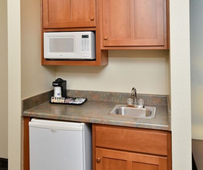 스위트, Holiday Inn Express Hotel & Suites Saint Joseph, An Ihg