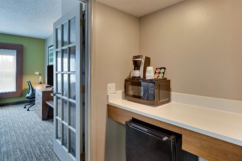 جناح, Holiday Inn Express & Suites Bad Axe, An Ihg