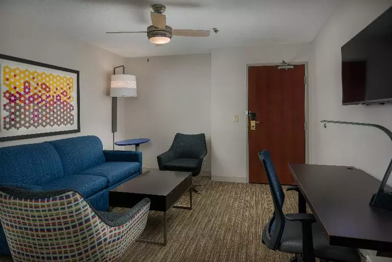 キングサイズベッドのスイートルーム, Holiday Inn Express Lawrence, An Ihg