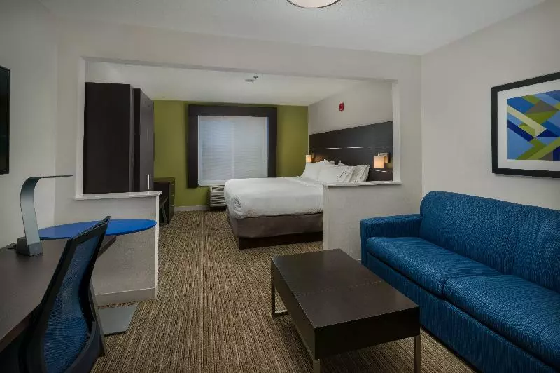 キングサイズベッドのエクゼクティブルーム, Holiday Inn Express Lawrence, An Ihg