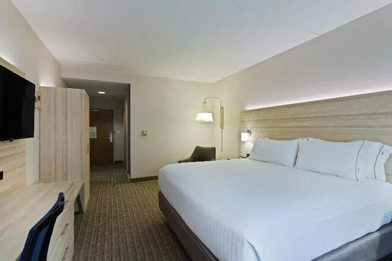 キングサイズベッドのスタンダードルーム, Holiday Inn Express & Suites Tavares, An Ihg