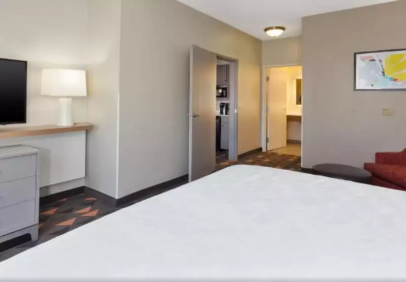 キングサイズベッドのスイートルーム, Holiday Inn Grand Rapids   South, An Ihg