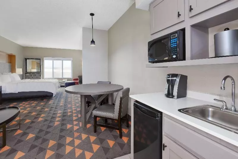 キングサイズベッドのスイートルーム, Holiday Inn Grand Rapids   South, An Ihg