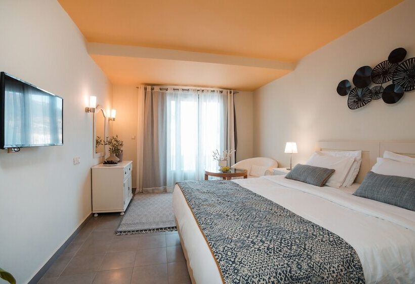 חדר סטנדרט, Megisti