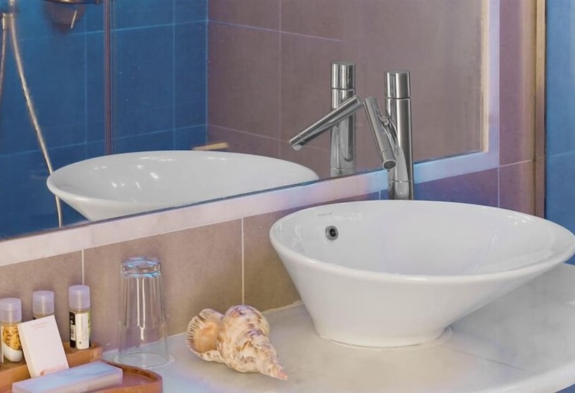 חדר סטנדרט, Megisti