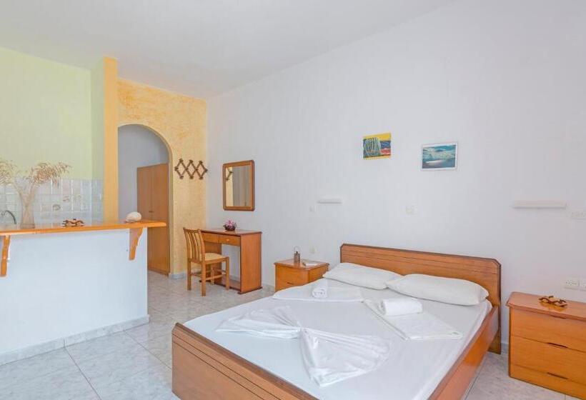 침실 1개 아파트, Poseidon Studios