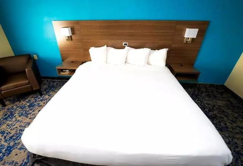 キングサイズベッドのスタンダードルーム, Quality Inn & Suites