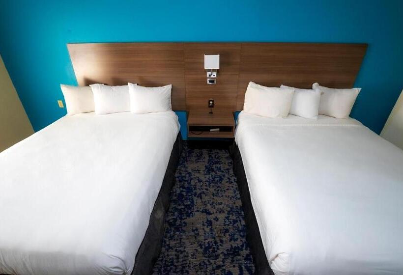 Номер Стандарт 2 Двуспальные Кровати, Quality Inn & Suites