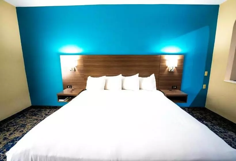 キングサイズベッドのスイートルーム, Quality Inn & Suites