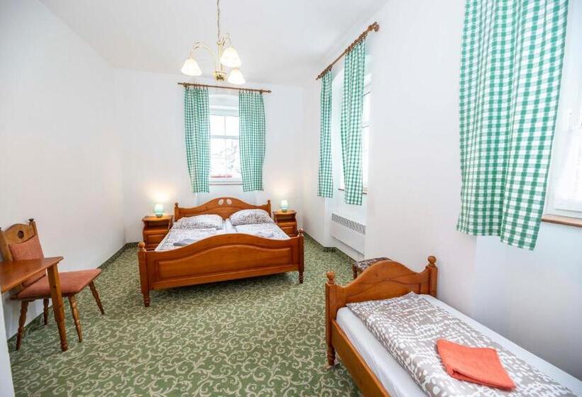 标准三人间, Svaty Hubert