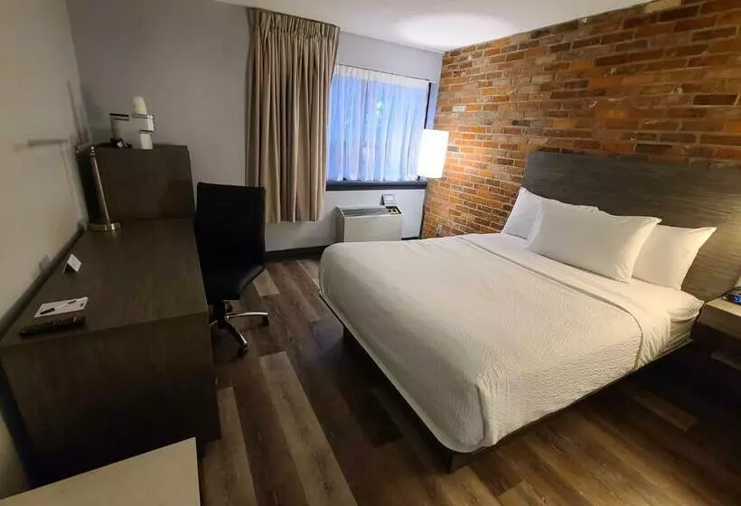 キングサイズベッドのデラックスルーム, Travelodge By Wyndham Barrie