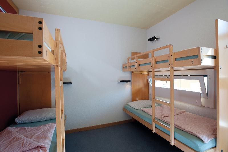 Quarto Quadruplo Estandar Banheiro Compartilhado, Zurich Youth Hostel
