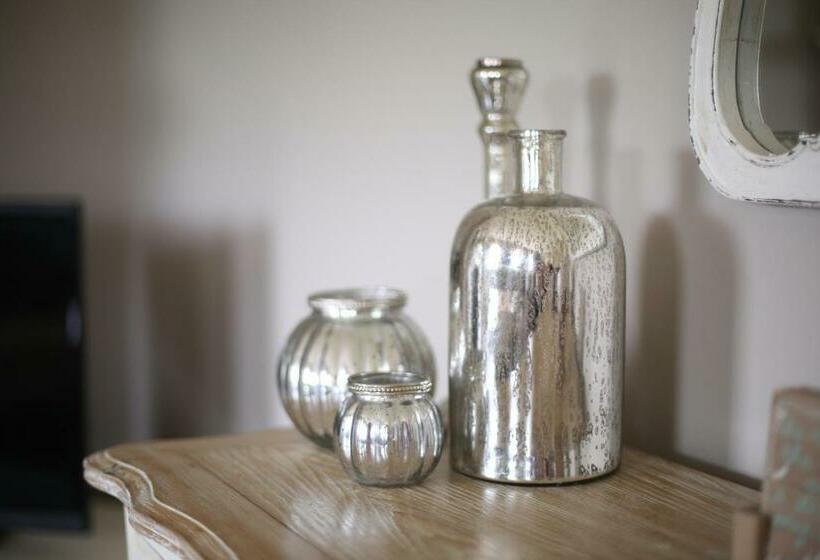 جناح جونيور, Birchover Bridgford Hall