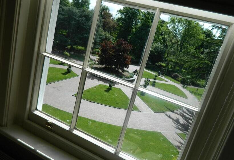 جناح جونيور, Birchover Bridgford Hall