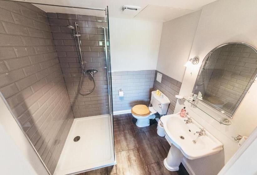 جناح جونيور, Birchover Bridgford Hall